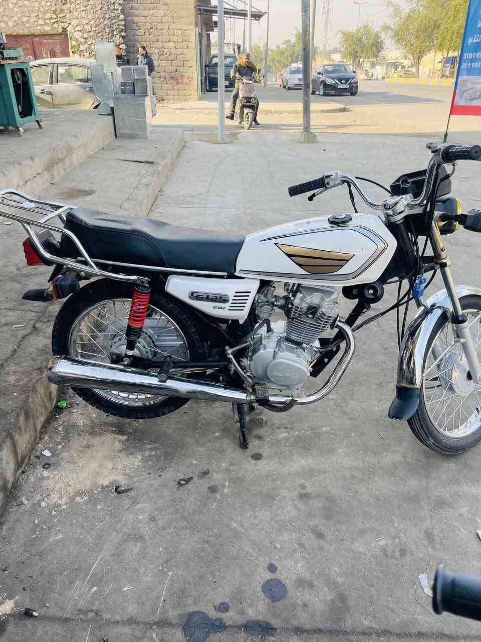 دراجه نامه 2024 البيع مفتوح الباقي شرط السعر 450 وبيه مجال مكاني حي البكر ***********
