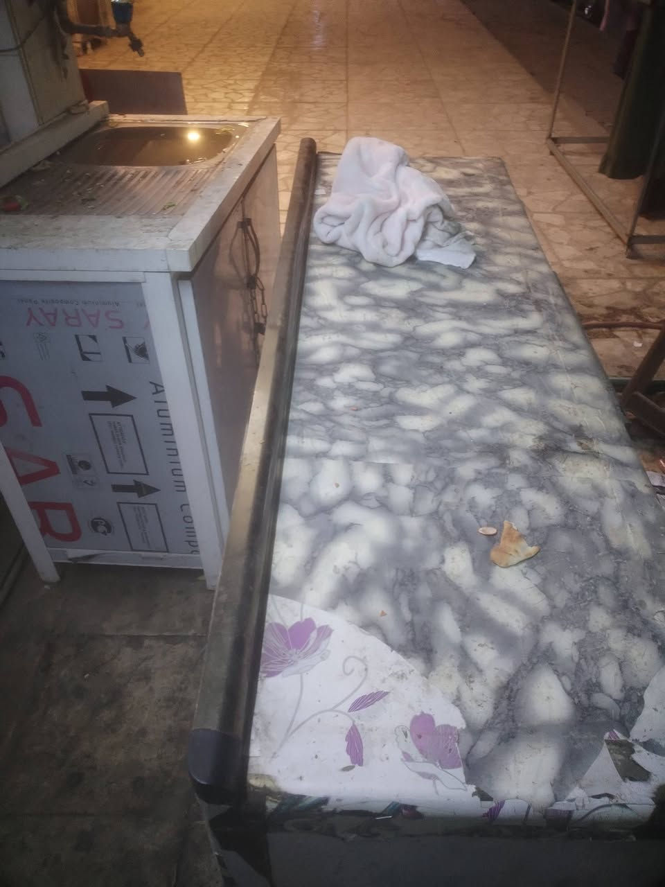 غراض البيع طباخ 5عيون وطباخ 2عين وكاونتر وسنگ وماعين وجدوره تواصل *********** باي شرجي
