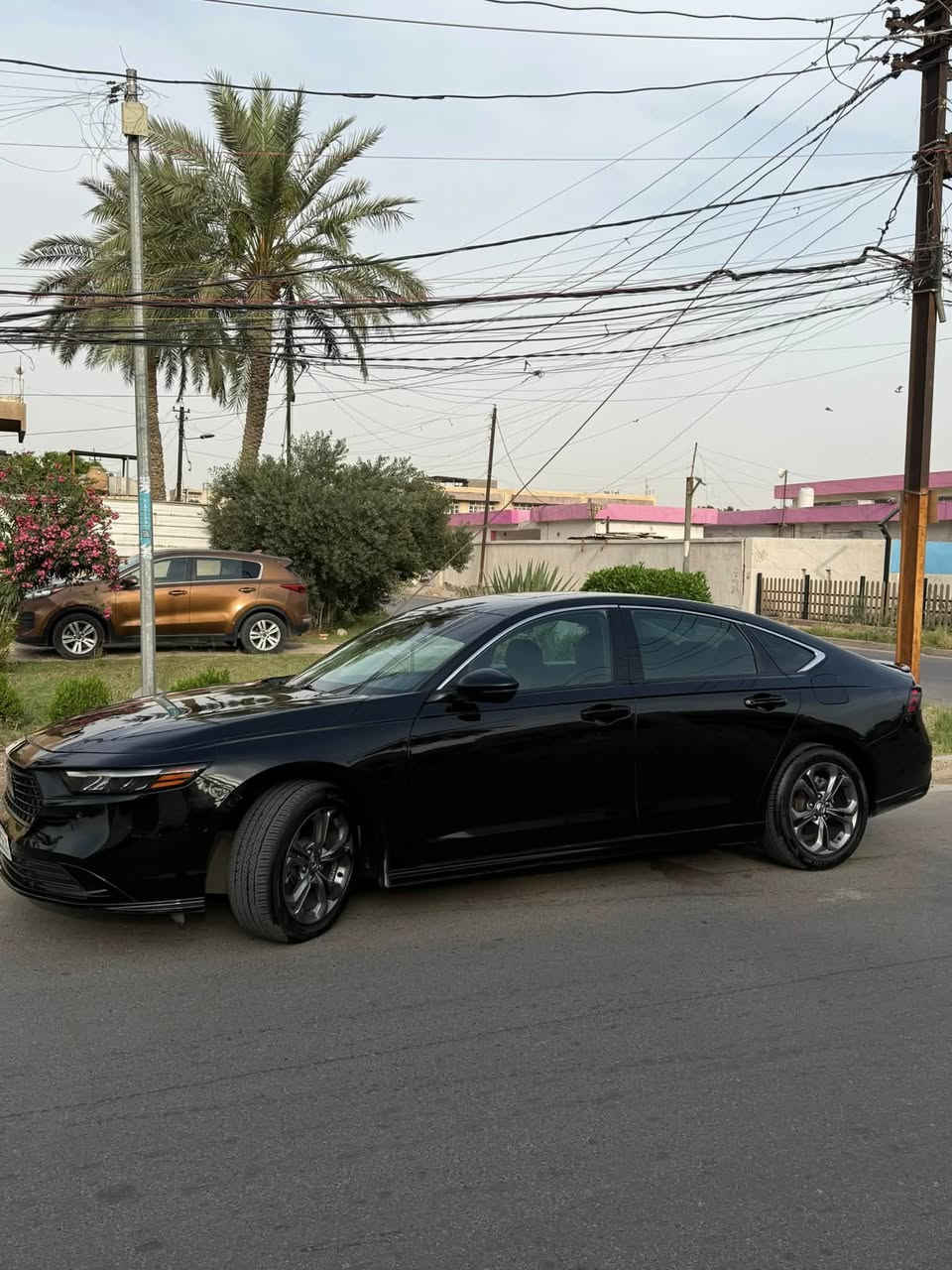 هوندا اكورد موديل 2023
فئة ex-l اقل من التورنك واعلى من السبورت 
بدون صبغ بارد وتكحيل فقط 
ماشية 60 الف مايل 
ايرباك دركة فقط ومصلح مكانة 
المحرك: 2.0 لتر 4 سلندر Hybrid

* إضاءة LED أمامية وخلفية
* فتحة سقف كهربائية
* تشغيل ذكي بدون مفتاح
* حساسات أمامية وخلفية

* مقاعد جلد
* مقعد السائق كهربائي مع Memory
* تدفئة للمقاعد الأمامية
* شاشة وسطية 12.3 إنج
* Apple CarPlay وAndroid Auto لاسلكي
* شاحن USB-C أمامي وخلفي
* نظام صوتي 8 سماعات بقوة 180 واط  

* رادار Honda Sensing
* مثبت سرعة ذكي
* نظام المحافظة على المسار
* فرملة طوارئ أوتوماتيكية
* كاميرا خلفية متعددة الزوايا

واتساب ***********
