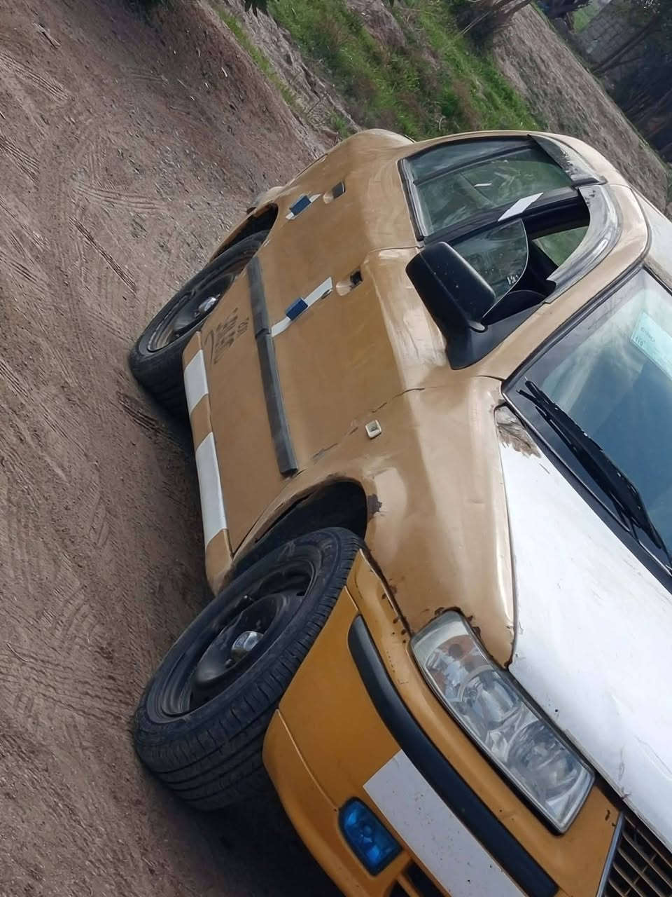 سمند 11 للبيع للي يريد يعيش  محرك كير صدر تخم تاير كله جديد فقط مشط ستيرن كايم وهيه شوفت عينك يرادلها ترتيبات  رقم نجف لا غرامه ولا هيئه تريد وكاله تريد تحويل سعر ((20 ورقه)) وبيها مجال حبايب *********** مكانها واسط صويره
