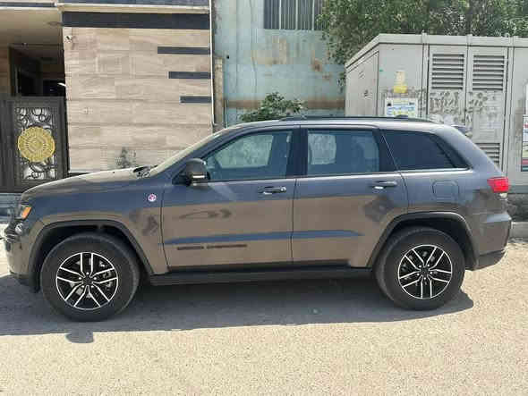 جيب ترايل هوك 
موديل 2021
ماشية 46,000 mi
رقم بغداد بأسمي سنوية جديدة 2024
#المواصفات…
1-كشنات جلد (حضن)
2-كشنات امامية تدفئة تبريد + الخلفية تبريد
3-كرسي السايق والصدر تحكم كهرباء
4-تحديد مسار
5-التوقف الذاتي (Auto Break system)
6-تبريد قطعتين منفصل 
7-بانوراما 
8-ماوس بالاضافة الى 6 وضعيات قيادة
9-نظام التعليق (جكات)
10-وضعيات خزن الكشن (ميموري)
11-نقطة عمياء 
12-مري شفط مع تعتيم ذاتي
13 ستيرن كهرباء
14-دفع رباعي 4*4
15-ويل قياس 18
16-شاشة كبيرة مع نفگيشن GPS
17-صندوق كهرباء
18-تشغيل عن بعد 
19-لايت مع بلوجكتر زنون 
20-محرك 3600 
21-صندوق كهرباء 
22-حساسات امامية وخلفية 
23-كاميرا 360 درجة
24- ستيرن تدفئة - كهرباء
25- Auto stop system 

#الضرر 
موضح بالصور بالاضافة الي السونار موجود 

#السعر 26.000 الف دولار وبيها شي بسيط 

مكان التواجد #بغداد

رقم الهاتف ***********
