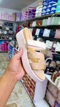 شحاطات نسائية طبية • خفيفة الوزن • مقاسات 37-41