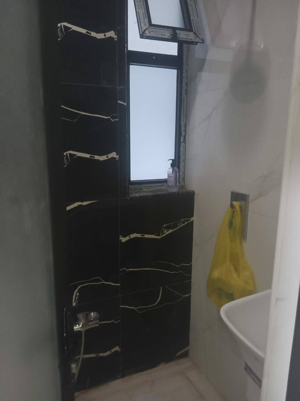 للإيجار شقة ارضيه مساحه 88م غرفتين وصاله وحمامين ومطبخ ومنور وتدفئه وتبريد مركزي الإيجار الشهري 750الف الموقع جسر الربيعي المؤدي الى ساحه الواثق


**إذا كنت صاحب هذا الإعلان وتريد حذفه لأي سبب، رجاءا أرسل رسالة إلى الدعم الفني**