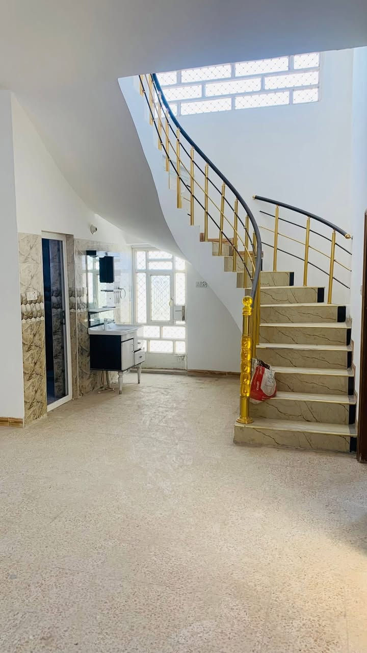 🏠 بيت للإيجار – 200 متر مربع

الموقع: حلّة، شارع 80، قرب لحوم الحرمين
نوع العقار: يصلح تجاري أو سكني

المساحة: 200 م²

مواصفات البيت:
 • صالة واسعة
 • مطبخ
 • 3 غرف نوم

 • موقع مميز على شارع رئيسي
 • مناسب للسكن أو النشاط التجاري

📞 للاستفسار: ***********
🏢 مكتب الرمال للعقار
