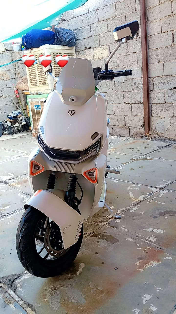 السلام عليكم ورحمه الله وبركاته للبيع دراجه شحن نوع الملكه دراجه نصيفه بطارياتها جدد ملف 2000s نضام باركP رجوع للخلف. الدراجه عارضها ب مليون و600 وبيها مجال بسط. رجأً الميعرف شكد سعر الدراجه وميعرف بيهن خل يعبر المنشور للستفسار ***********
