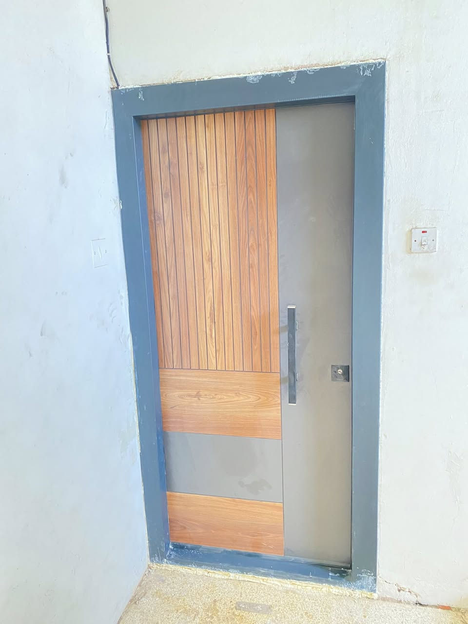 جدد. ابوابك.    
   تصليح. واصباغ 
تبديل 

‭٠٧٨١ ٠٧٣ ٢٠٥٢‬ اسعار مناسبه
