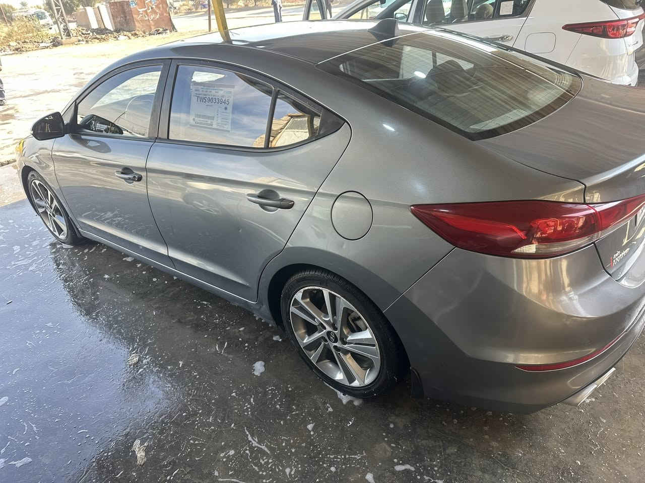 النترا حرة رقم جديد قادسية بأسمي موديل ٢٠١٧ 
مواصفاتها فول عدا الفتحة 
بصمة + بصمة ابواب 
مري شفط 
كشنات جلد تدفئة 
قطعتين تبريد 
شاشة دوار 
شاشه عطلات 
حساسات 
محرك ٢٠٠٠ 
كير اوتو 
تجوات عدد ٥ 
سنوية مجددة لل2035
حادثها بنيد وجاملغ مبدل نفس اللون 
صورة الحادث مرفقة مع المنشور 
سعرها 125 وبيها مجال 
للاستفسار الاتصال بالرقم ***********
