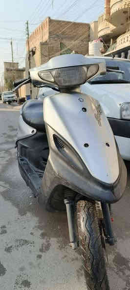 دراجتين للبيع ماكس 120 ياباني طافيه من المطرة الهسه.والهندر خارط.چانت شغالة ابيعها على وضعها..والفراشة شغالة محرك نظيف  تشتغل ربع هندر مال شغل نقصها فقط كفرات...اثنينهن ب250  ألف  الي ايفيدنه خلي يتصل مكانهن بغداد الشعب..***********
