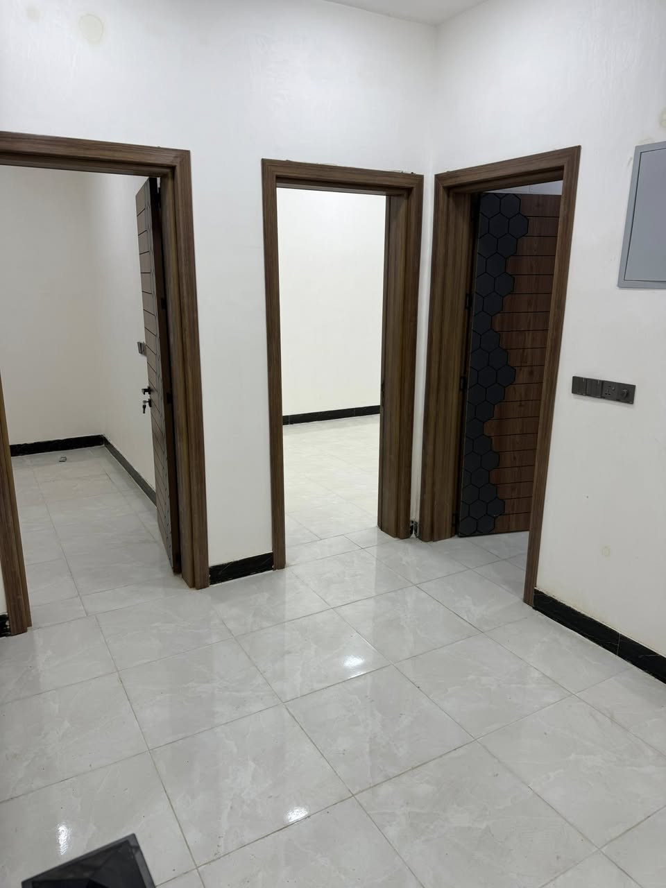 السلام عليكم 
للبيع 
دار 100متر طابو صرف واجه 8 نزل 12ونص 
 تسلم مفاتيح زيرو 
مقاطعه 8 تاجيه مكان حلو يقع ثاني عن شارع 20 متر 
لاستفسار ***********
