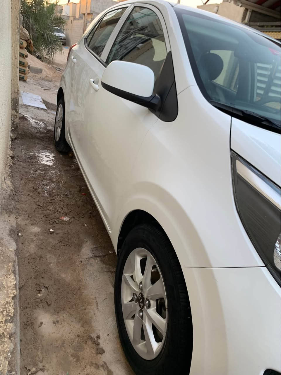 السلام عليكم
كيا بيكانتو موديل 2019 خليجي وارد الامارات رقم اربيل قديم سنويتها خلصت بشهر سابع كير ومحرك كفاله  بيها طعجه يم قبق البانزين وبارد بالجاملغ الامامي السياره عليها ادامه كامله بلكات جديده تخم تاير جديد باتري جديد دهن اصلي ليكومولي من شركه الجزيره العالميه  ماشيه ٦٦ الف مانع انزلاق حساس اطارات تحكم بالاناره الخارجيه لايت الامامي والخلفي عليه حمايه من الخدوش والتراب السعر 110 وبيه مجال
 البصره الصالحيه *********** البصرة, العراق
