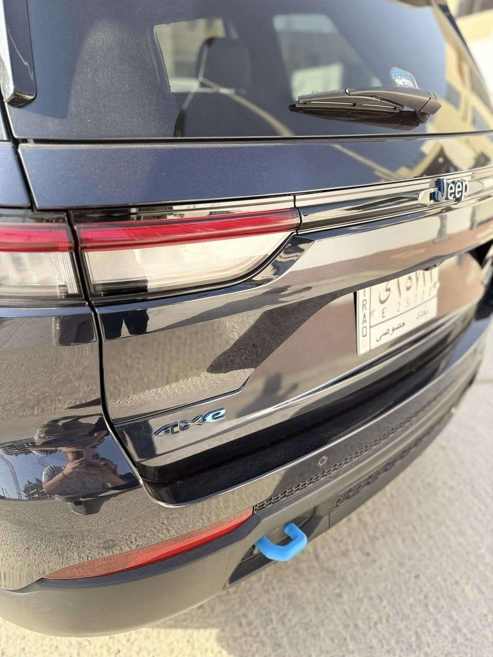 جيب جراند شيروكي هايبرد موديل 2023
١- السياره محرك ٢٠٠٠ تيربو مع محرك هايبرد يولد ٣٧٥ حصان 
٢- السيارة طلب خاص واصله للعراق زيرو 0 كيلومتر مابيها اي ضرر من الوكاله للعراق ما داخله حتى مزاد يعني مكفوله كفاله عامه  
٣- السيارة لونين خارج و نفس اللونين للداخل 
٤- فتحة سقف بنوراما 
٥- ٣ شاشات 
٦- المقاعد تبريد + تدفئه الامامي و فقط تدفئه للخلفي 
٧-  تحتوي على ١٩ سماعة شركة Alpine 
٨- الدخول ذكي لل٤ ابواب 
٩-رادار ٣٦٠ درجه 
١٠-بردات خلفيه 
١١-السيارة ٣ كاميرات امامية + خلفية و كاميرا للمراية الوسطى 
١٢- مقاعد جلد
١٣- نظام جكات 
١٤- ٤ انظمة قيادة  
وباقي المواصفات المعروفة 
السيارة فول مواصفات ١/١
السيارة ماشيه57الف على ايدي 
السيارة مابيها اي نقص كاملة ١٠٠٪؜ 
صور السيارة داخل الوكاله ايضاً موجوده داخل المنشور
للتواصل رقمي ***********
متوفر واتساب و على العادي و على الخاص
