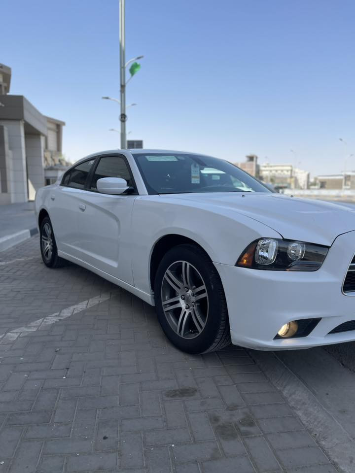 السلام عليكم
جارجر ٢٠١٤ 

ادوات ادوووات 

حاويه 

داخل جلد 

شاشة جبيره 

وارد كندي 

6 سلندر 3600

كفاله ضربه وكص وفتح 

مكاني بصره 

للاتصاال 

***********
