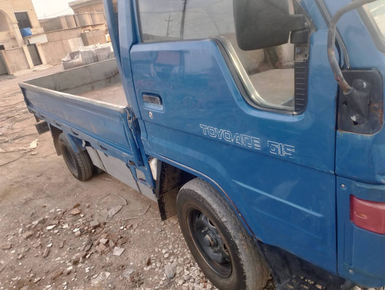 دانيه تيوته بتره نضيفه محرك كيا كير 2700مجفت جديد موديل 94رقم سنويه جديد*********** السعر60بيه مجال
