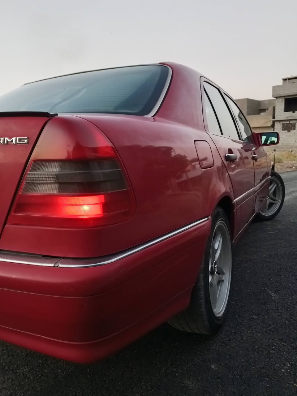 السلام عليكم مارسيدس S200 بيبي شبح بلادي اصل 4 سلندر الاقتصادي موديل 95 السياره مكفوله من الضربه صبغ جماليه فقط رقم اربيل انكليزي بأسمي تريد تحويل تريد وكاله عده شغله وحده فقط خيط تبخير بس على هاي وضعيتهه تمشيك بعد سنين السعر (50) وبيهه مجال حك الجيه للاتصال والاستفسار/ *********** العنوان ديالى
