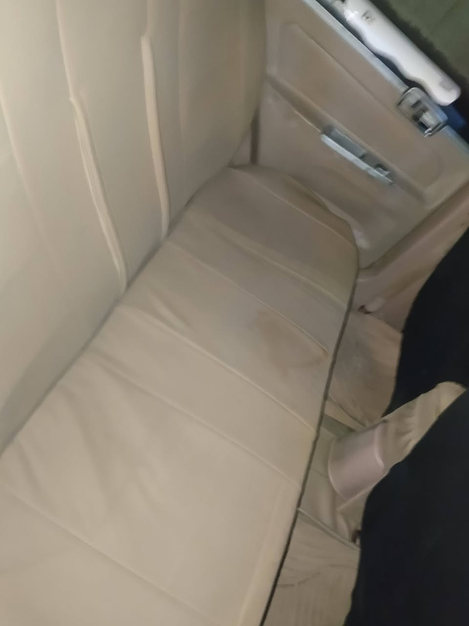 السلام عليكم سي كي تاكسي للبيع محرك بيه رخاوه فقط كير شرط هئيه غرامات صفر شرط تحويل رقم دولي شرعي اني هذا رقمي ***********بيعه مستجعل حيل

