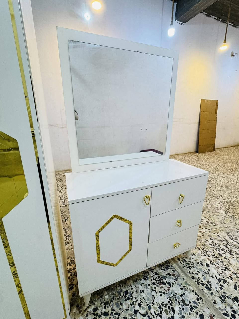 غرفه نوم تركي تخبل نضافه فول نضام بيبان نضيفه كلش 6قطع السعر 425الف عنواني النجف حي الميلاد شارع المزرعه سيد علي ***********
