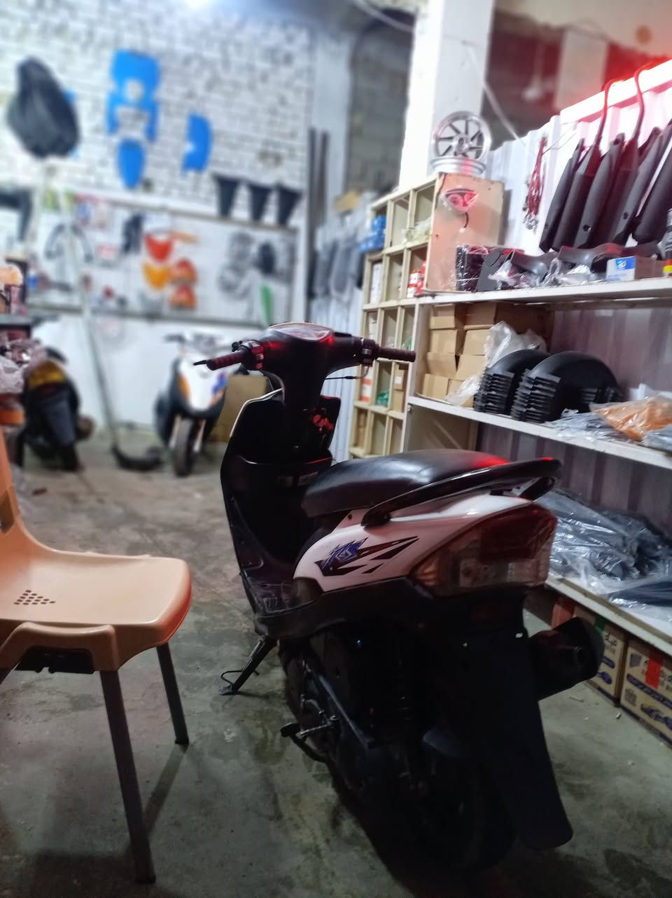 ماكس عدله للبيع كامله مكمله مكينه خرسه ما تسمع صوتهه شلعه و معدل خير من الله والنضافه شوفت عينك السعر ٥٥٠ وبيهه مجال حك الجيه مكان بعقوبه التحرير ***********
