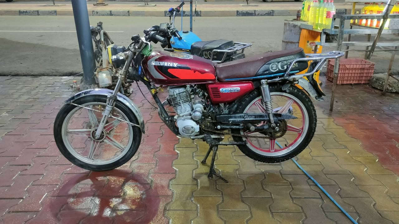 السلام عليكم موطور للبيع كلشي شقال. سلف شغال  لايتات نشرات السعر 200. مكان ناحيه القياره جنوب موصل ***********
