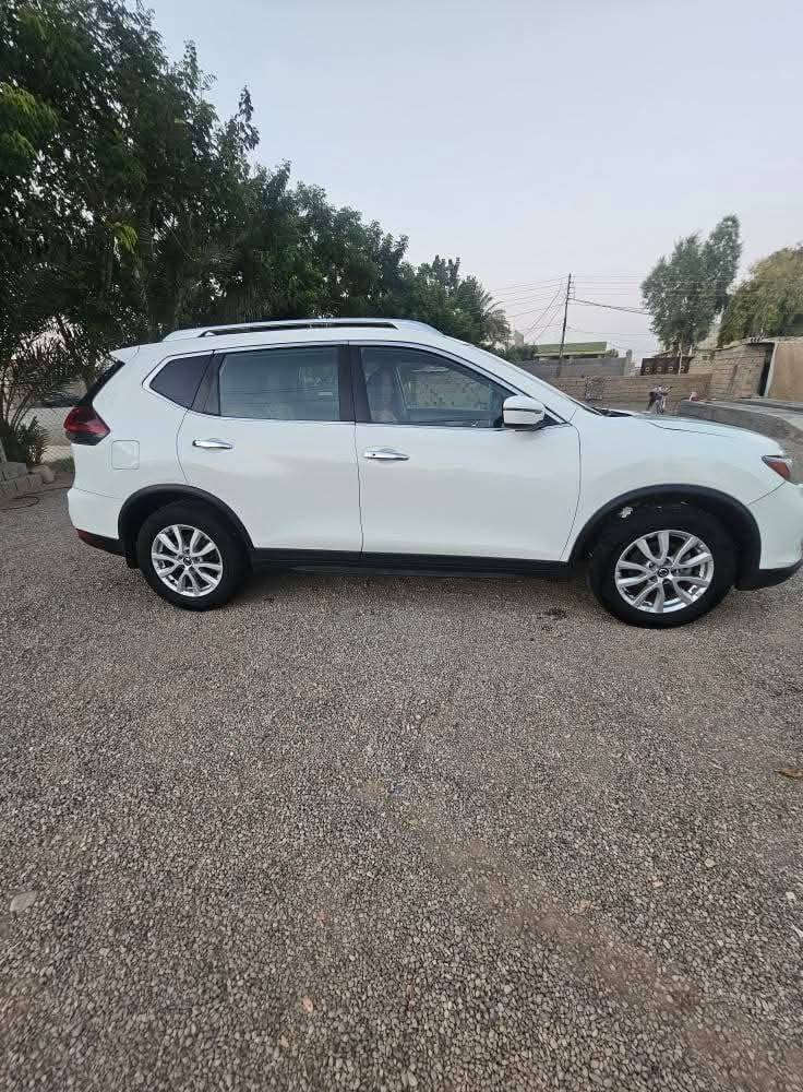 للبيع نسيان روج موديل ٢٠٢٠ وارد أمريكي فئة SV ضرر جاملغ وبنيد بدون دواخل شرط صور الضرر بالمنشور. 
رقم بغداد باسمي محرك ٢٥٠٠ المرغوب سنوية جديدة وسونار بالمنشور.
السيارة جديدة جدأ مابيه اي نقص حدادية تخم تاير جديد .
المواصفات // كشنات جلد كشن كهرباء جنطة كهرباء بصمة تشغيل عن بعد حساسات خلفية. 
السعر ١٥٥ $  وبيه مجال  للاتصال ***********
***********
