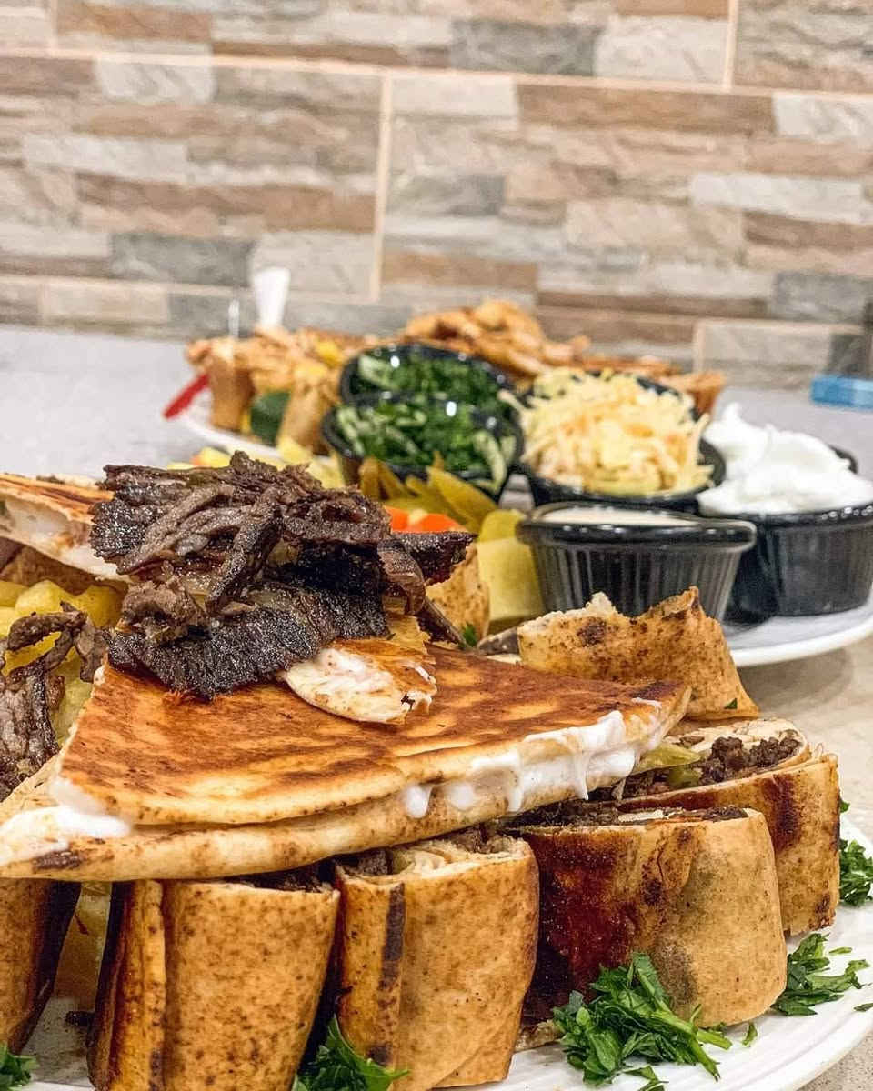 معلم شاورما متفرغ للعمل موجود في بغداد 
***********
