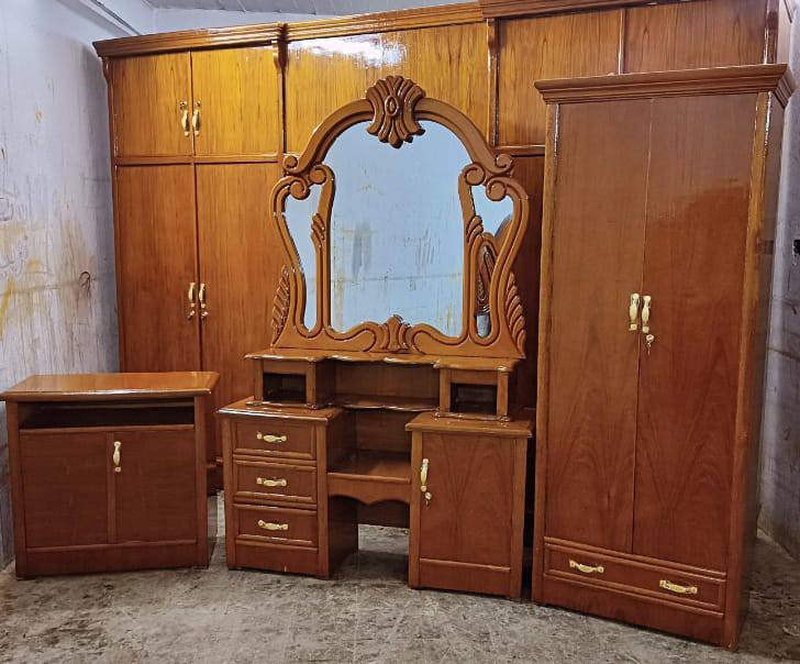 غرفة نوم 6ابواب صاج مستعمل داخل وخارج 

***********
