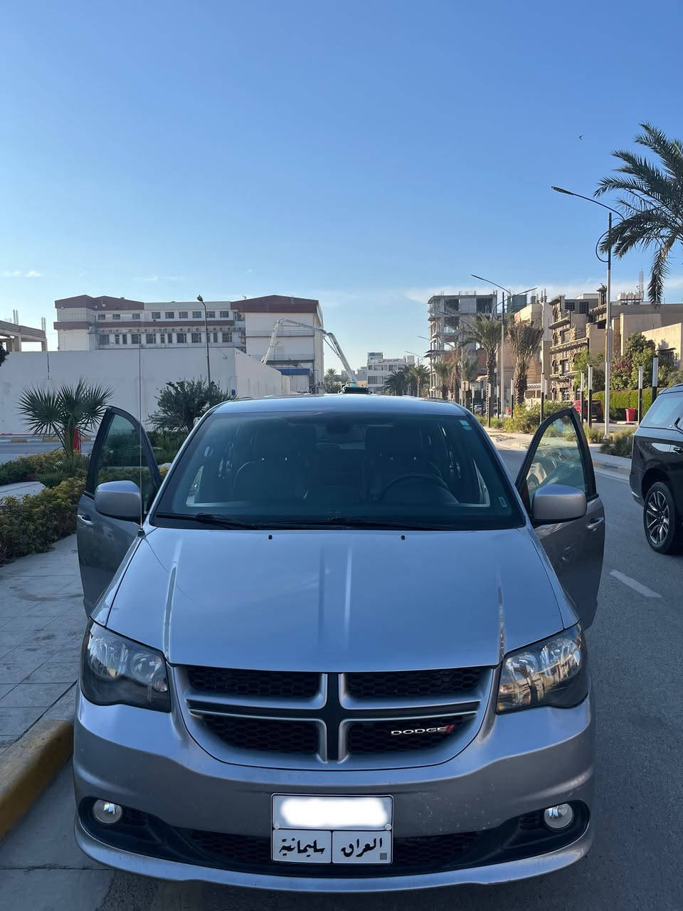 دوج كرفان 2019
الفئة: GT فول الفول
عدد المقاعد: 7 ركاب
المحرك: 3600 

شاشة وكاميرا نظام صوتي ممتاز مقاعد جلد تدفئه ستيرن وكشنات امامية 
أبواب كهربائية 
جنطة كهرباء
تشغيل عن بعد
بيها ئيكو اقتصادي بانزين 
كشنات بلع 
تبريد 3 قطع 
رقم سليمانيه 
حدادية وصدر جديدات وادامة كامله
للسياره فلس ما تصرف عليها 
ماشية 82 الف ميل 

السعر 175 وبيها مجال بسيط 
 بغداد - اليرموك 
للأستفسار على الواتساب 
***********
 الضربه موضحه بالصور
الدائره بارد
