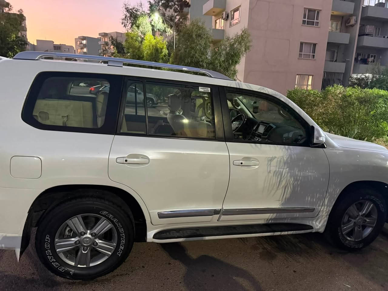 لاندكروز VXRموديل 2015شركة. جيهان فول مواصفات محرك 5700اربع بصمات كرسين كهرباء خزن باب الخلفي كهرباء ماشيه 170 بيها بارد باب السايق بدون صبغ محرك مامفتوح سياره مال بيت تخم تاير جديد مال شركه سياره جديده
السعر 4 شدات 
مكان السياره اربيل او تكريت
***********
***********
