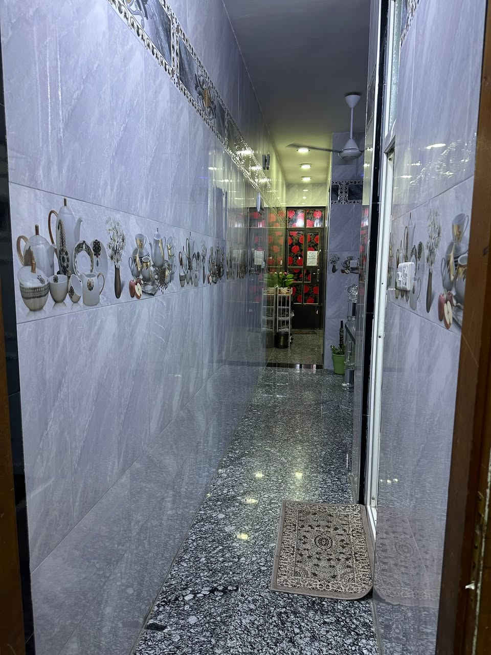 السلام عليكم 
بيت 100 متر زراعي سند 25 للبيع 
كامل طابقين وجاهز بناء حديث خدمات متوفرة مي مجاري كهرباء 

متكون من 3 غرف نوم 
حمامات 3 

موقع البيت : سكينة الزراعي مقاطعة 9/2 قرب اسواق خوخة يم مولدة وسام الساعدي القديمة عالشارع العريض البيت بالفرع يكون 

البيت سعرة 124 ومجاله بسيط 

وهذا رقم صاحب البيت للأستفسار ***********

غير متواجد عالفيس اخوان لحد يدخل خاص كل التفاصيل موجودة

