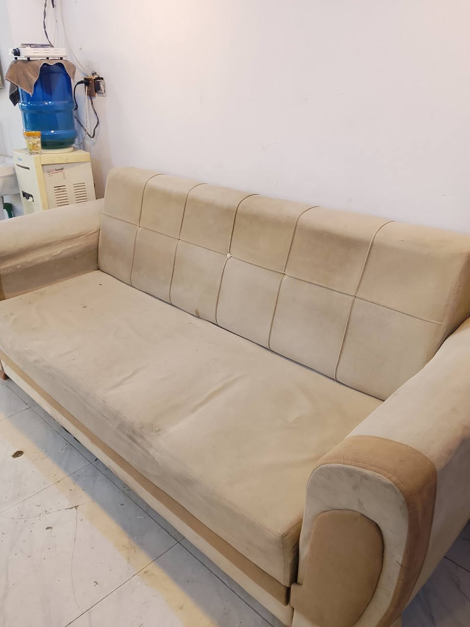 سلام عليكم 
كراسي 2ومري 2 وتخامه 2 
مالات حلاقه للبيع الكراسي الجكات شغلات 
***********
