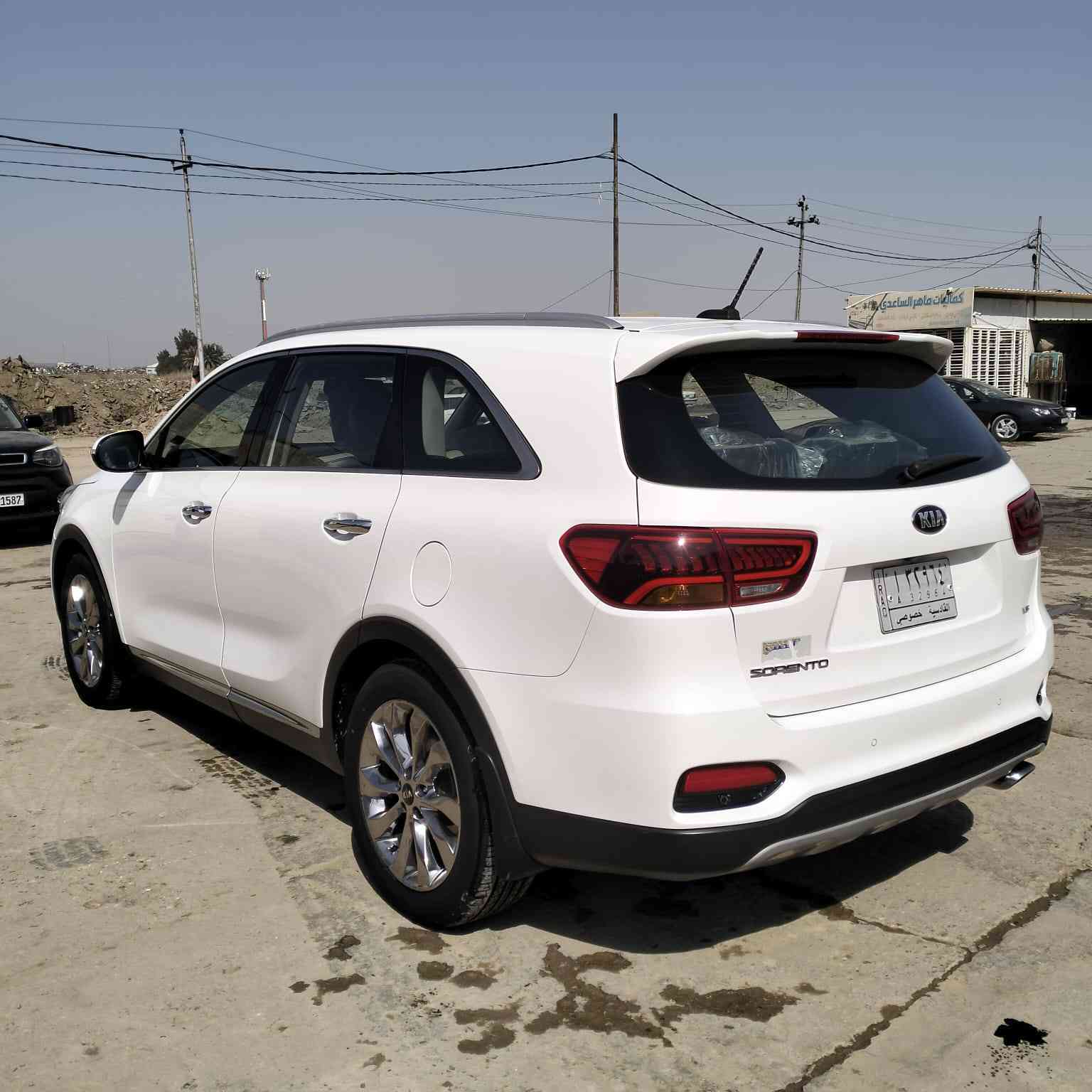 السلام عليكم 
للبيع كيا سورنتو 2018 شكل 2020(خليجي ) كفالة عامه رقم قادسية بصمه ابواب محرك 6سلندر مامفتوحة حساسات اماميه خلف اللايت زنون شاحن وايرليس شاشه اصليه كامره اصليه  كراسي 2 كهرباء  3قطع تبريد لد امامي مع تشغيل  كروز مثبت سرعه تحكمات ستيرن سبعه راكب  ويل كب نيكل بصمه تشغيل وابواب كير 8 نمر ترحيب كشنات جلد جنطه كهربائية ذكيهً (الفتح عند الاقتراب)مري شفط اشاره بل مري بردات ابلادية اربع انظمه قياده smart.  Cimfort.  eco.  sport كشافات ضباب  لايت زنون عالي وناصي 
مكان السياره الديوانية حي الحضاره سعر 235 وبيها مجال 
للاتصال وللاستفسار ‏‪***********‬‏
