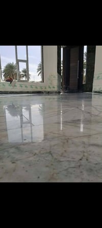 جلي كافة أنواع الكاشي والمرمر والصب 💪وتصليح الحفر💯 وتنضيف وتلميع البور...