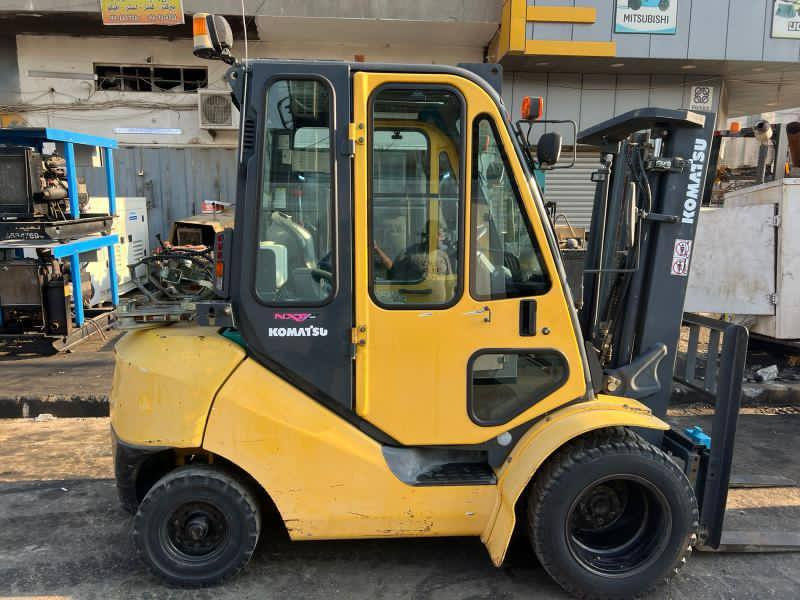 سلام عليكم رافعه كوماتسو ٢ ونص طن منفيست ولوحات كاتي ٣ حركات جك حاويه لمرغوب بانزين وغاز ٢٠١٦ (***********)
