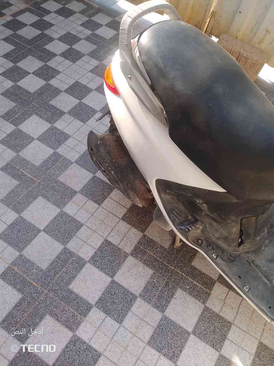 السلام عليكم دراجه البيع فراشه الدراجه نضيفه كفرات جديده مكينه خير من الله كهربائي كلهه شغاله  *********** متواجد على الفيس السعر 350وبي مجال بسيط الشراي
