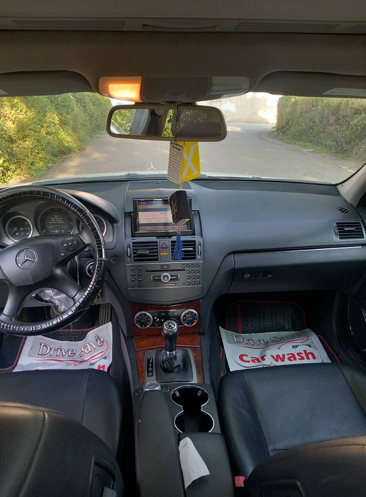 مارسيدس V6 C300السيارة رقم انكليزي/بغداد كير ومكينة  نظيف شرط على الفحص ، تفئة وتبريد فول بيهة حادث بسيط بالهلال من جهة السايق ضررها كلش بصيط خمس أصابع . الباقي مكفولة شرط عالسونار .
سيارة باسمي للشراي الاتصال بالرقم *********** بغداد, العراق
