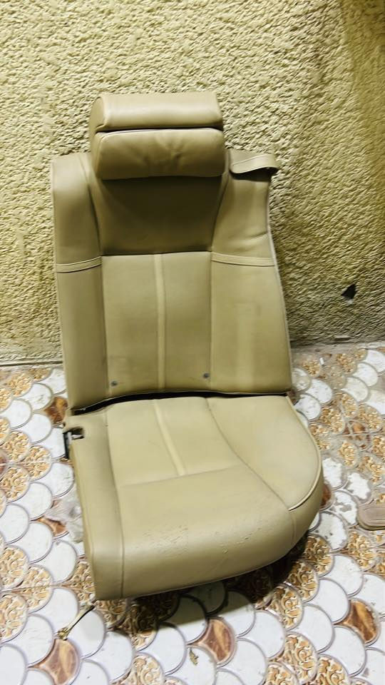 السلام عليكم غراض باخره لبيع                          ماعندي مكان الهن
كشنات فول حاويه فقط
مكينه 50 حاويه 
درع مكينه حديد وبلاستك 
مكاني الكوت 
***********
