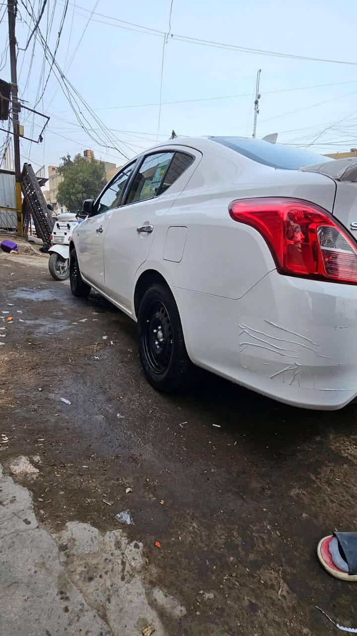 السلام عليكم نيسان صني هندي مديل 2024 رقم اربيل  ضمان سور 3 سنوات او 100 الف كيلو  (سياره ماشيه 26 الف) سياره زيرو على وضع الشركة دوشمه مالته البلادي. سبير مانازل بسمي تحويل ثاني يوم كفاله عامه (بيه طخه بل دعاميه او شخوط بل باب  فقط) لعنوان بغداد الحريه سعر 127 وبيهه مجال شي بصيط رقم ***********
