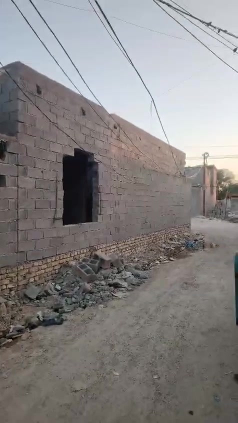 السلام عليكم يتوفر لدينا بيوت كافة المساحات العنوان بغداد مدينة الصدر الحميديه شارع سيد عوده الاتصال ***********
