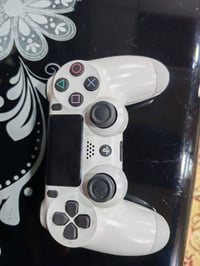 جويستك PS4 • نظيف جداً • الموصل