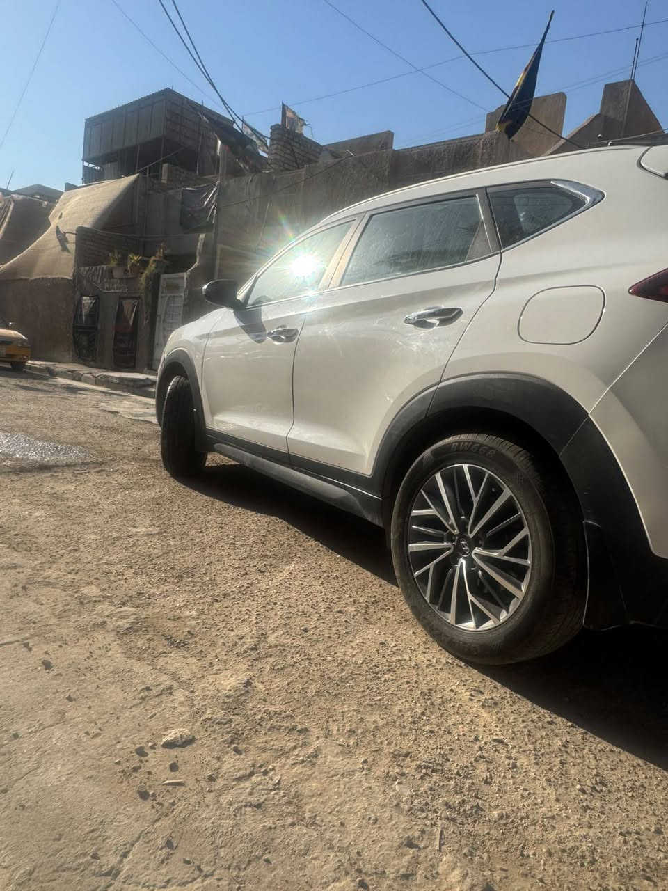 السلام عليكم توسان 2019 خليجي ماشية 110000 كم رقمها خصوصي بغداد اربعة سلندر بيها صبغ في الدعاميه الخلفية وصبغ جدا بسيط في الدعامية اليسار خمسة راكب كامرة خلفية وشاشة  مكاني بغداد وباقي المواصفات معروفة واكيد بصمه السيارة شكل 2020 السعر 185 وبيها مجال

للتواصل على هذا الرقم: 
***********
