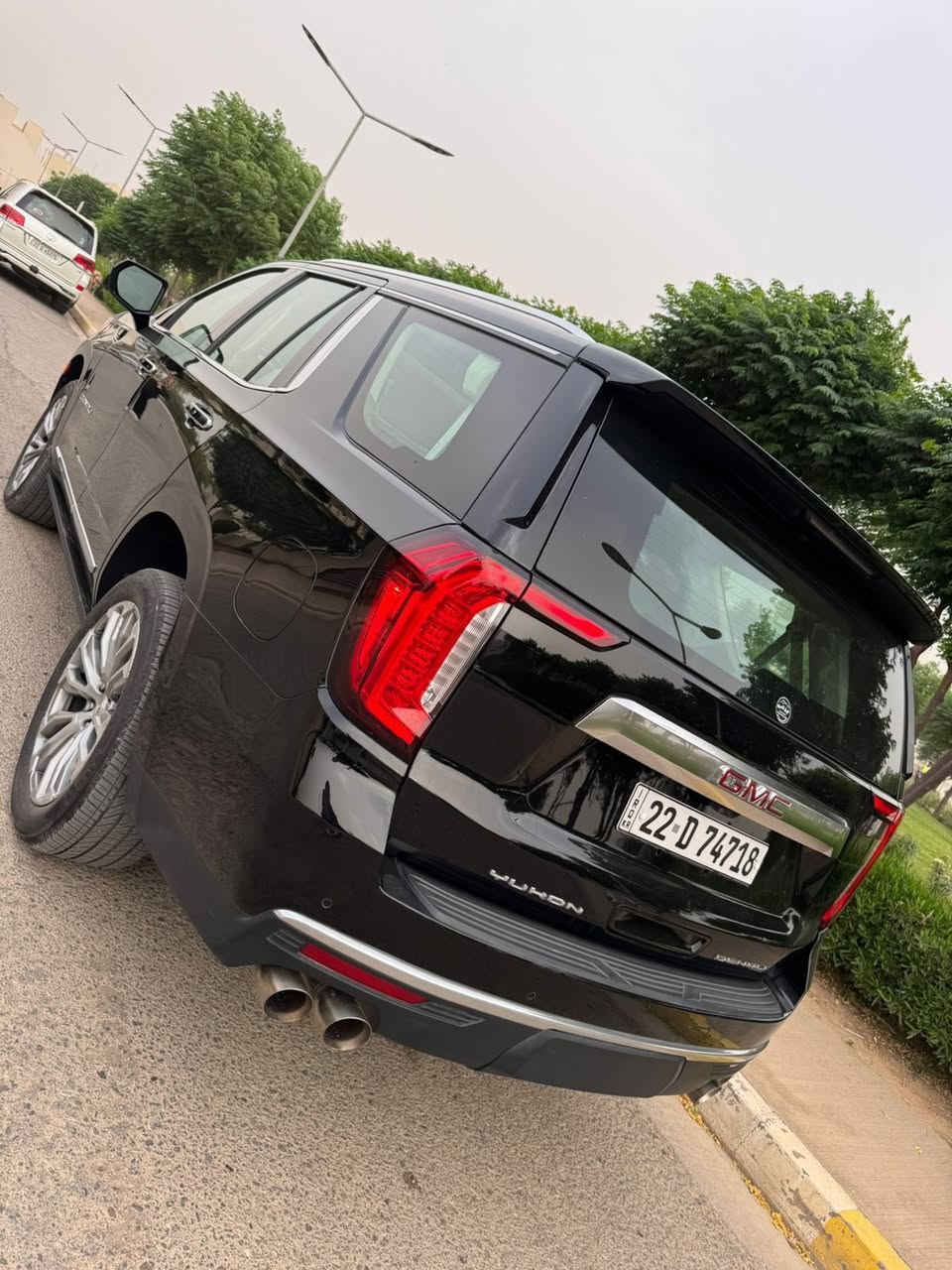 السلام عليكم ..
للبيع فقط اعتذر عن المراوس
جي ام سي دينالـي 2022 خليجـي وكالة المنصور ماشية 70كم جديدة جداً والسونر مرفق مع الصور..
فول مواصفات 
 • المحرك: V8 سعة 6.2 لتر
 • القوة: 420 حصان
 • العزم: 623 نيوتن.متر
 • ناقل حركة: أوتوماتيكي 10 سرعات
 • نظام الدفع: دفع رباعي مستمر (AWD)
 • وضعيات القيادة: متعددة (عادي – سحب – أوف رود – رياضي)
 • نظام تعليق هوائي (Air Ride): يتحكم بارتفاع السيارة أوتوماتيكياً

 • المقاعد: جلد نابا فاخر – قابلة للتدفئة والتبريد – تحكم كهربائي بـ 12 وضعية
 • صف المقاعد الثاني: كراسي كابتن منفصلة مع تحكم يدوي
 • صف ثالث قابل للطي كهربائي
 • شاشة عدادات رقمية بالكامل بحجم 12 إنش
 • شاشة ترفيهية أمامية 10.2 إنش تعمل باللمس
 • شاشتين خلفية للمقاعد الخلفية (ترفيهية) بحجم 12.6 إنش لكل شاشة
 • نظام صوتي Bose فاخر بـ 14 سماعة
 • نظام ملاحة متكامل
 • شاحن لاسلكي + منافذ USB-C بكل الصفوف
 • رادار أمامي وخلفي
 • مثبت سرعة تفاعلي
 • كاميرات 360 درجة
 • مساعد الركن الذكي (ركن ذاتي)
 • تنبيه قبل الاصطدام الأمامي مع فرملة أوتوماتيكية
 • تنبيه النقطة العمياء + تنبيه حركة المرور الخلفية
 • نظام الحفاظ على المسار
 • تنبيه السائق في حالة التعب
 • ويل كروم 22 إنش أصلية من دينالي
 • شباك أمامي كرومي مميز خاص بفئة الدينالي
 • مصابيح أمامية وخلفية LED بالكامل بتصميم راقي
 • فتح الباب الخلفي كهربائي بحركة الرجل
 • سقف بانورامي
 • مرايا جانبية كهربائية بميزة الطي التلقائي والتسخين
وباقي المواصفات المعروفة
ماشية 70 الف كم 
.
رقم اربيل سنوية بأسمـي
بيها ملاحضه جداً بسيطة (صبغ بركن الدعامية الامية فقط..
السيارة عليها سيرفز كامل بالشركة ومابيها اي نقص والمحرك مبدل بطل دهن بالشركة
مكاني بغداد حي الجهاد***********
السعر النهائي 520
