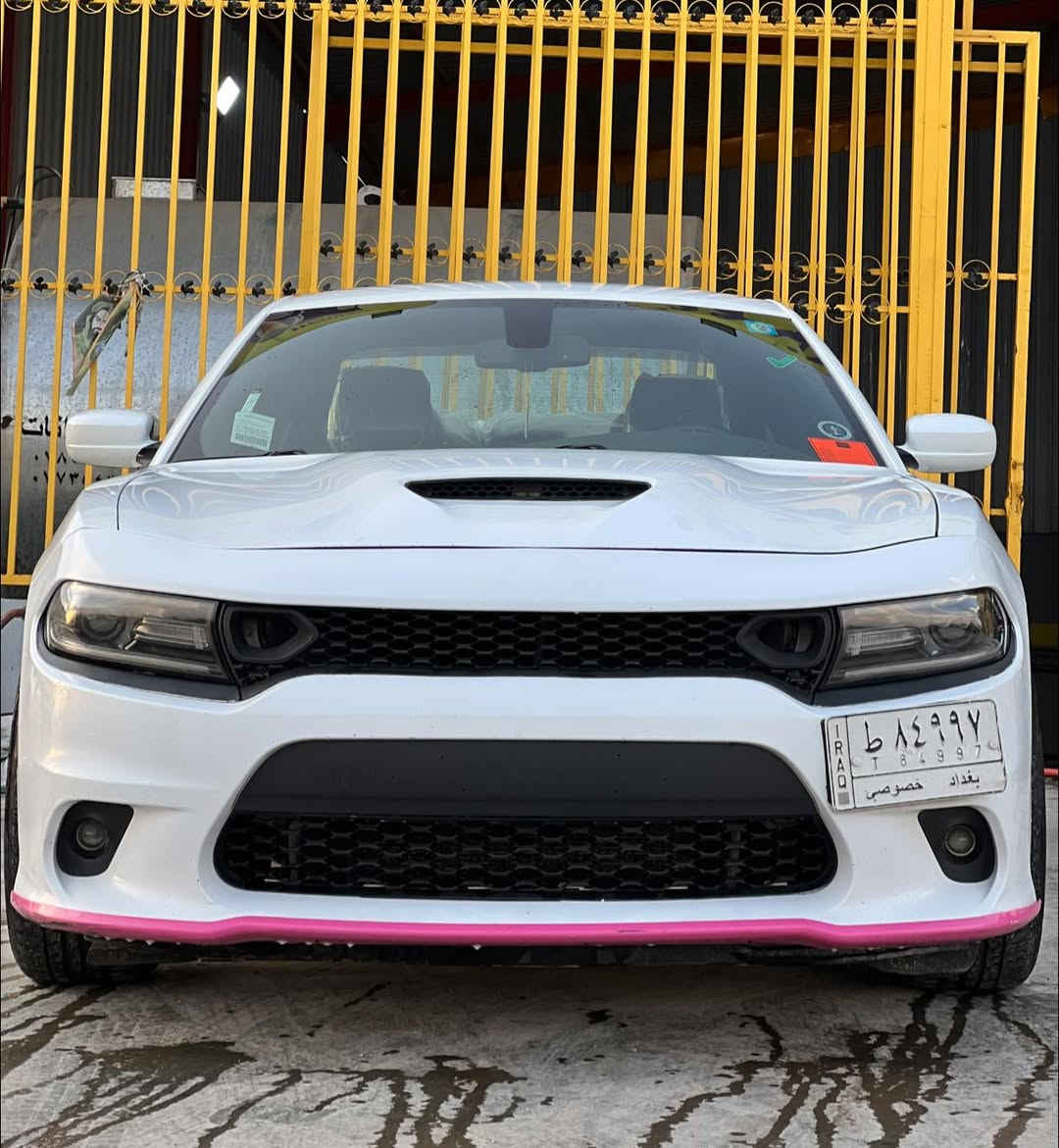 السلام عليكم 
دوج جارجر 2017 Rallyi  
بدون حادث بدون ايرباك كلين تايتل 
بيها كم رصعة  بصندوك خفيفات كلش 
ومكانين بارد السيارة جديدة  كلش 
محرك 6 سلندر 3.6 بأسمي تحويل مباشر 
تويل 
*سستم صوت الباين +دمام خلفي 
*شفتات ستيرن +شاشة جبيرة كاربلاي 
*ليدات زرع متغير بالتلفون + لايت زينون 300$
*كشنات حضن جلد احمر غرفتها جديدة كلش شتغلتها 500$ 
*عليها كت رياضي بنيد فتحة + دعاميات مالSRT 
*ويلات نجمة اصلي 
حدادية تدفئة تبريد بلكات ونوزلات كلة جديد 
السعر 207 وبيها مجال 
العنوان ديالى بعقوبة 
***********
