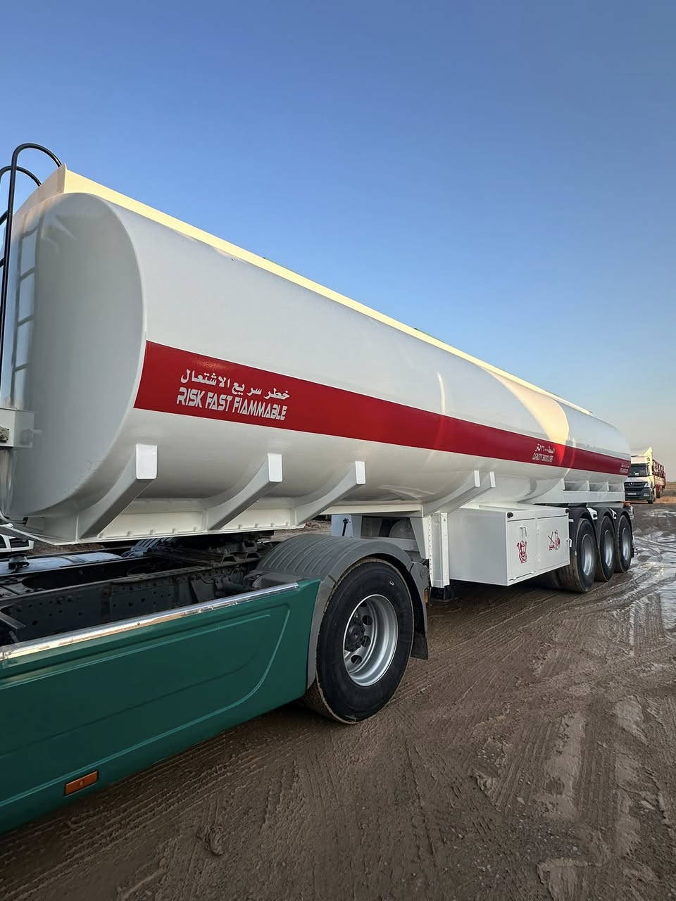 للبيع مارسيدس اكتروز تريله صهريج 
موديل 2006
حجم18/48
مواصفات ريتايدر  تبريد 
ثلاجه سبلت ضهر قماره 
طوناج جيبيس جديد كامل 
صهريج فصال غسان حداد


**إذا كنت صاحب هذا الإعلان وتريد حذفه لأي سبب، رجاءا أرسل رسالة إلى الدعم الفني**