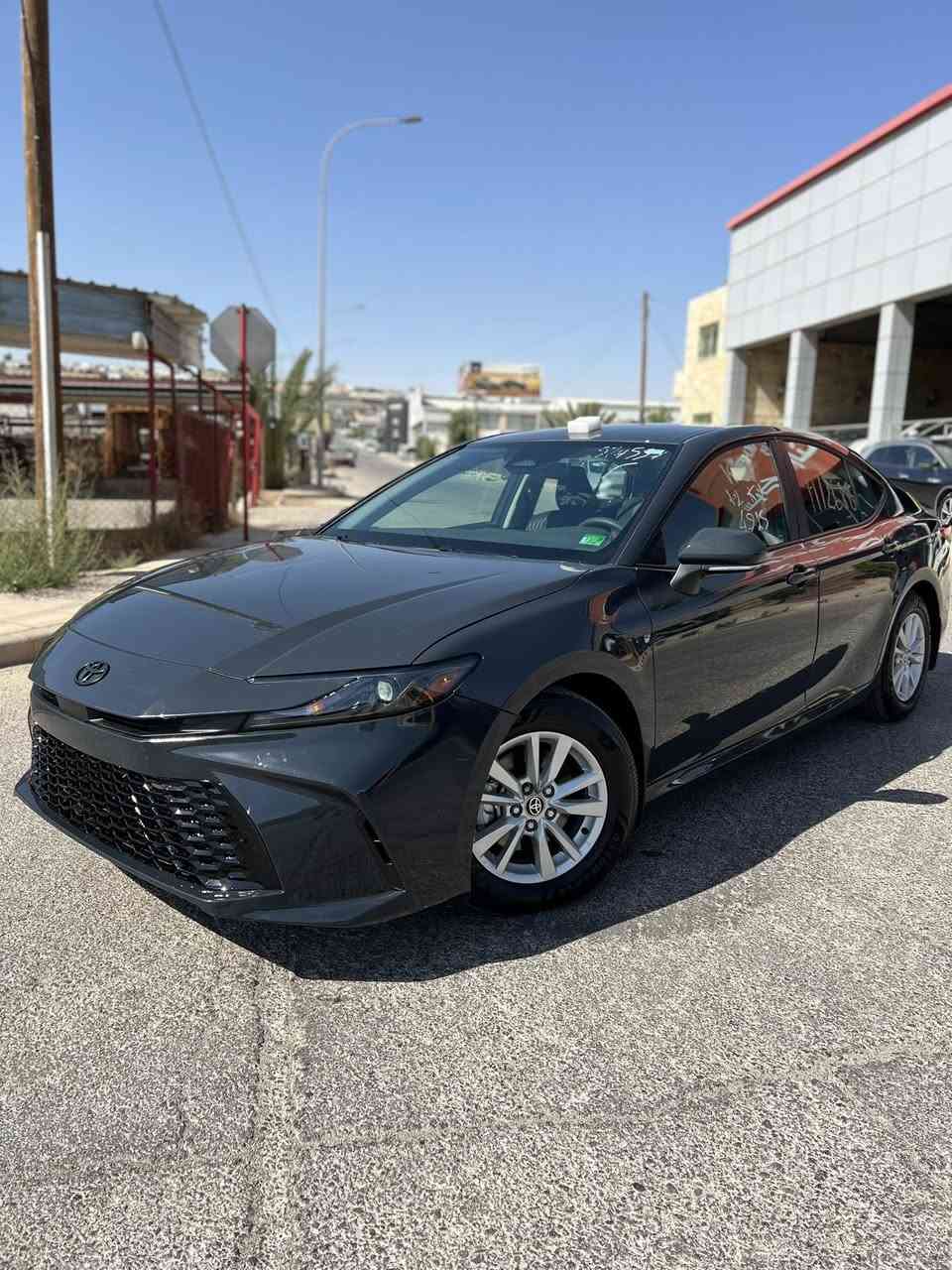 تويوتا كامري هايبرد 2025– الفخامة تلتقي بالكفاءة 🌿مواصفات se
وارد امريكي

عداد 👌9 الف مايل فقط

✨ المواصفات الرئيسية:
✅ المحرك الهجين: 2.5 لتر – قوة إجمالية 225 حصان، يجمع بين الأداء العالي والاقتصاد المذهل في استهلاك الوقود.
✅ كفاءة استهلاك الوقود: تصل حتى 25 كم/لتر – مثالية للرحلات الطويلة داخل وخارج المدينة.
✅ ناقل حركة e-CVT ذكي – قيادة سلسة واستجابة فورية.
✅ نظام قيادة متعدد الأوضاع (Eco / Normal / Sport).

:كراسي كهرباء
كراسي دفاية
استيرن مدفى
رادار امامي قيادة ذاتية

🎶 شاشة لمس 12.3 إنش تدعم Apple CarPlay & Android Auto.
🎶 نظام صوت فاخر بـ 9 سماعات (في الفئات العليا).
🎶 مقاعدقماش فاخر مع تسخين في المقاعد الأمامية.
🎶 شاحن لاسلكي للهواتف الذكية + منافذ USB-C

ويل كب عل ١٧ 
 
تبريد امامي خلفي قطعتين

تغيير جاملخ يمين فقط

شرط الراديتر المكيف كله بلادي والماء 

صور الضربة مرفقة

عداد 9000 مايل
 ارباك استيرن وبردات فقط راجع

السيارة دخول جديد

السيارة مرقم بغداد 

السعر مغرررري مع صعود الجمرك

للاستفسار ارجو للجاديين

0 780 060 0328
