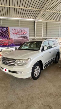 لاندكروزر GXR • ٢٠١٠ • ماشيه ٢٤٠٠٠٠