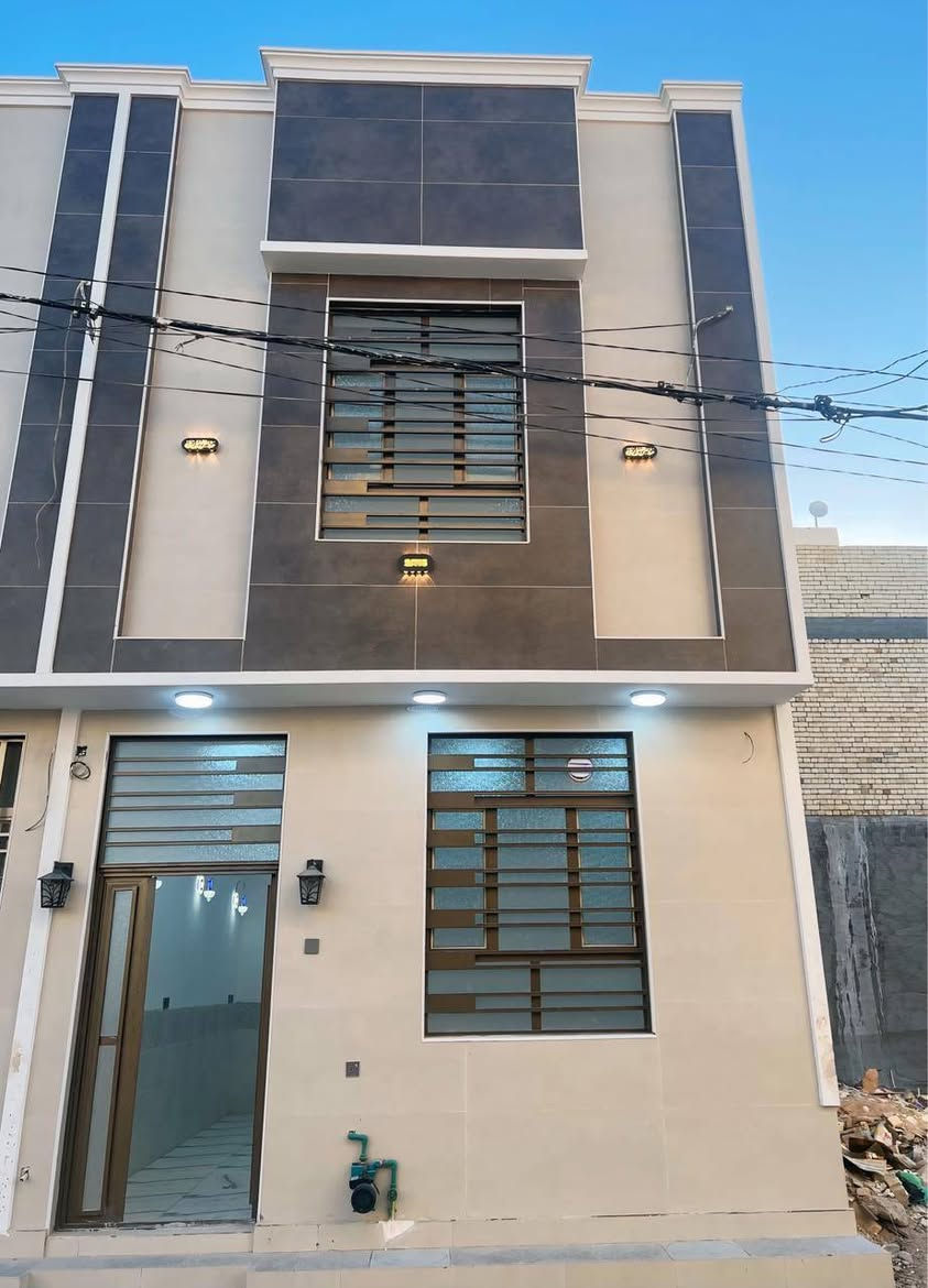 🏠 بيت للبيع في كربلاء
📍 الموقع: حي موسى الكاظم، قرب فندق البارون
📐 المساحة: 50 متر
📄 السند: سند زراعي 25 + قرار محكمة
👷‍♂️ البناء: حديث، درجة أولى
🛏 التفاصيل:

3 غرف نوم

شارع بعرض 8 متر

كافة الخدمات متوفرة (ماء، كهرباء، مجاري، تبليط)
للاستفسار 
***********
***********
