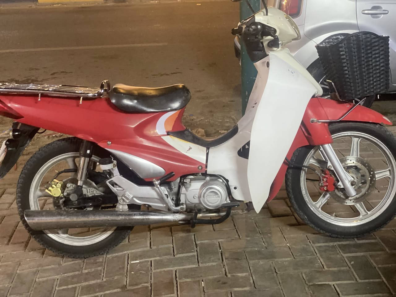 سلام عليكم ماطور سرفيز للبيع نضيف وممفتوح المحرك للبيع السعر 550 هذا رقمي *********** مكاني بلد

