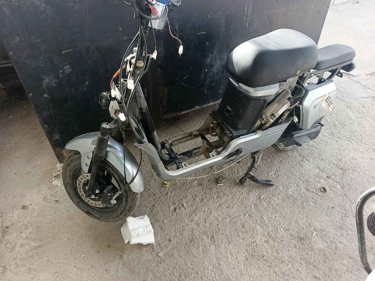 البصره زبير رقم الهاتف *********** سعر 150 الف ابيع كومت حديد
