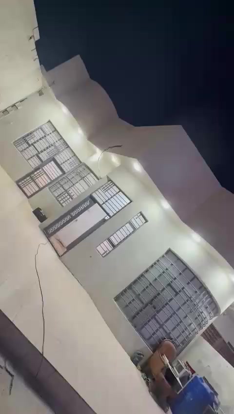 بيت طابو زراعي 
المكان  الزبير حي الأندلس قرب مجمع الهادي 
مساحه البيت ٥٠٠ متر 
البناء ٢٥٠ 
البيت قاطين  
القاط الثاني فقط عوزه كهرباء وثانوي 

القاط الأول يتكون من 
ديوان  
مطبخ 
صاله 
كليدور
غرف نوم ٢ 
وغرفه ومنور تكون بضهر البيت 

القاط الثاني 
غرف نوم 2
صاله 
 السعر ١٤٠  وبي مجال
قابل للتفاوض


**إذا كنت صاحب هذا الإعلان وتريد حذفه لأي سبب، رجاءا أرسل رسالة إلى الدعم الفني**