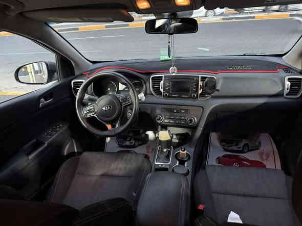 كيه سبورتج للبيع موديل 19 وارد أمريكي ضررها باب خلفي فقط بغداد بأسمي تحويل ثاني يوم سعرها 175 وبيها مجالل سياره نضيف وجديده مكان السياره بغداد رقم الهاتف ***********
