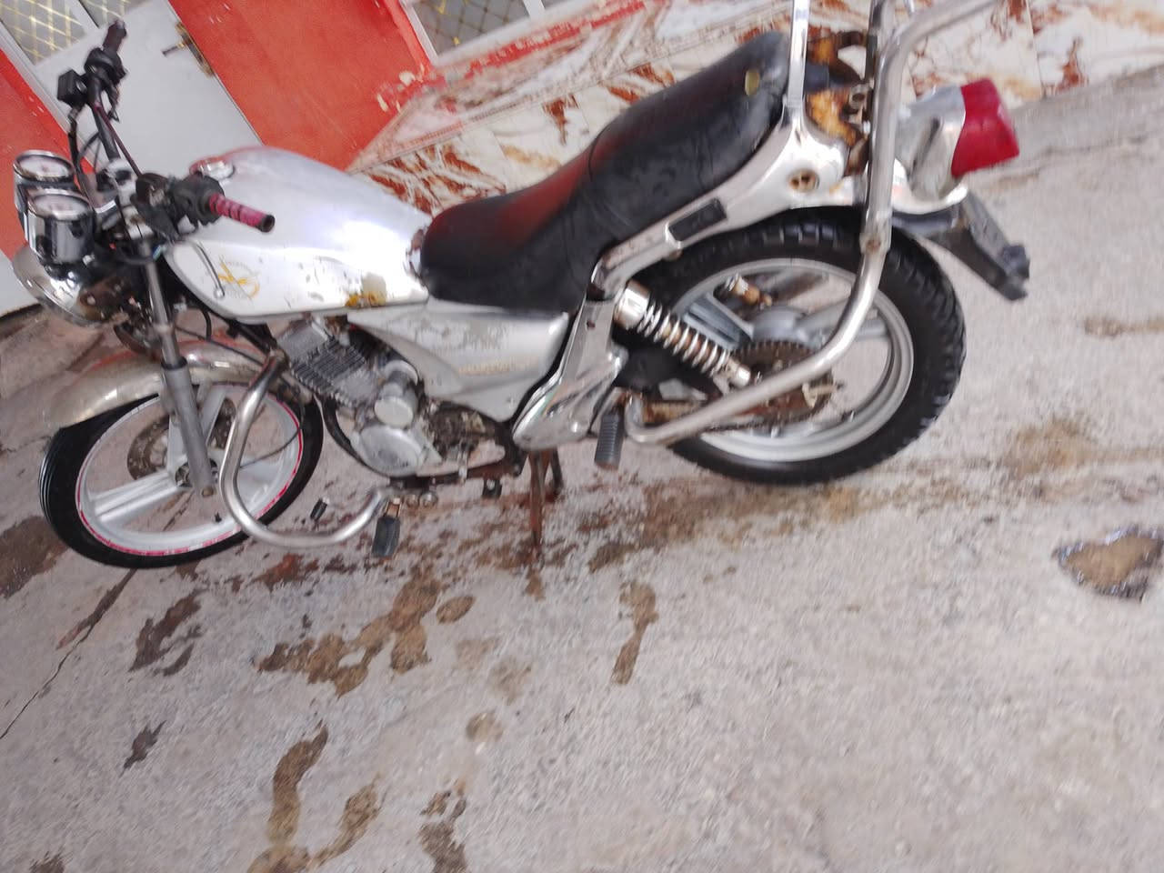 سلام عليكم دايلم للبيع مجفت جديد يعني ع سحك ماطور سلف نضيف تايرات جدد سعر 325وبي مجل
***********
